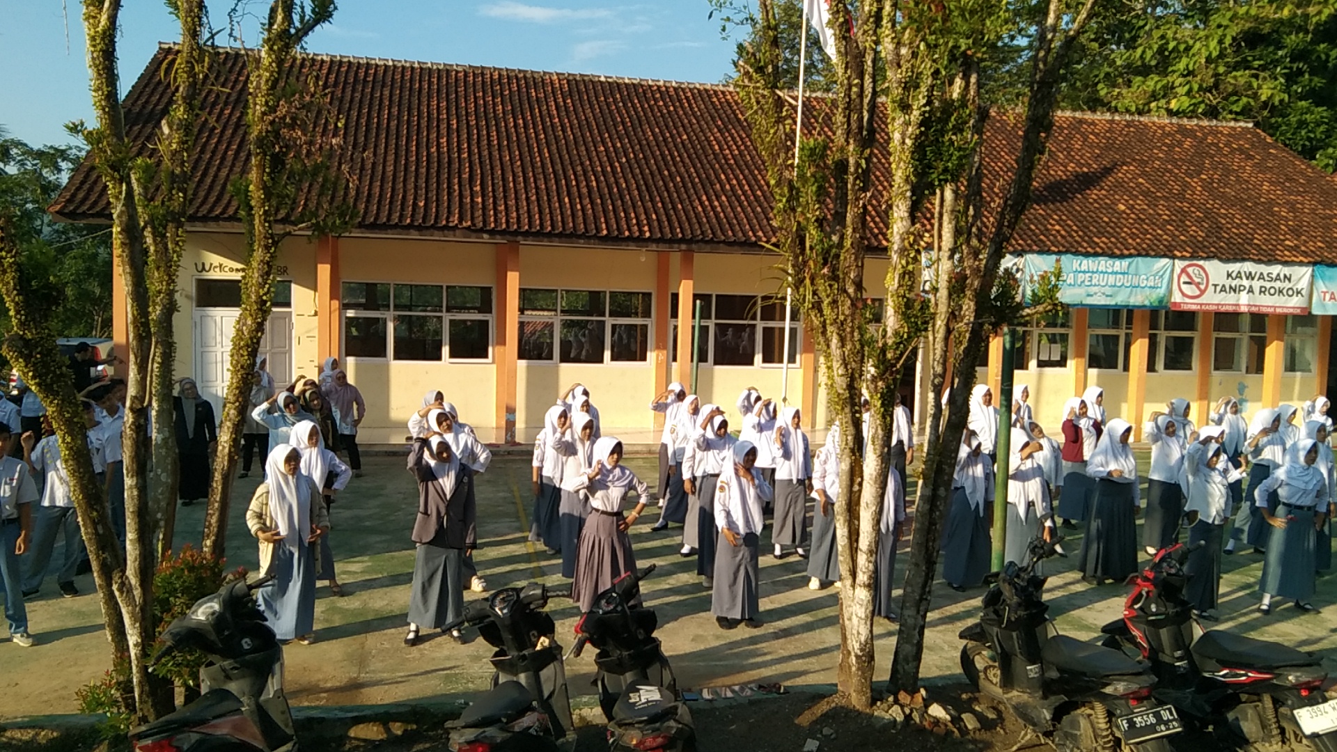 Dari RASAMALA ke WARU: Semangat Pagi Warga SMKN 2 Leles Cianjur Jaga Kebugaran