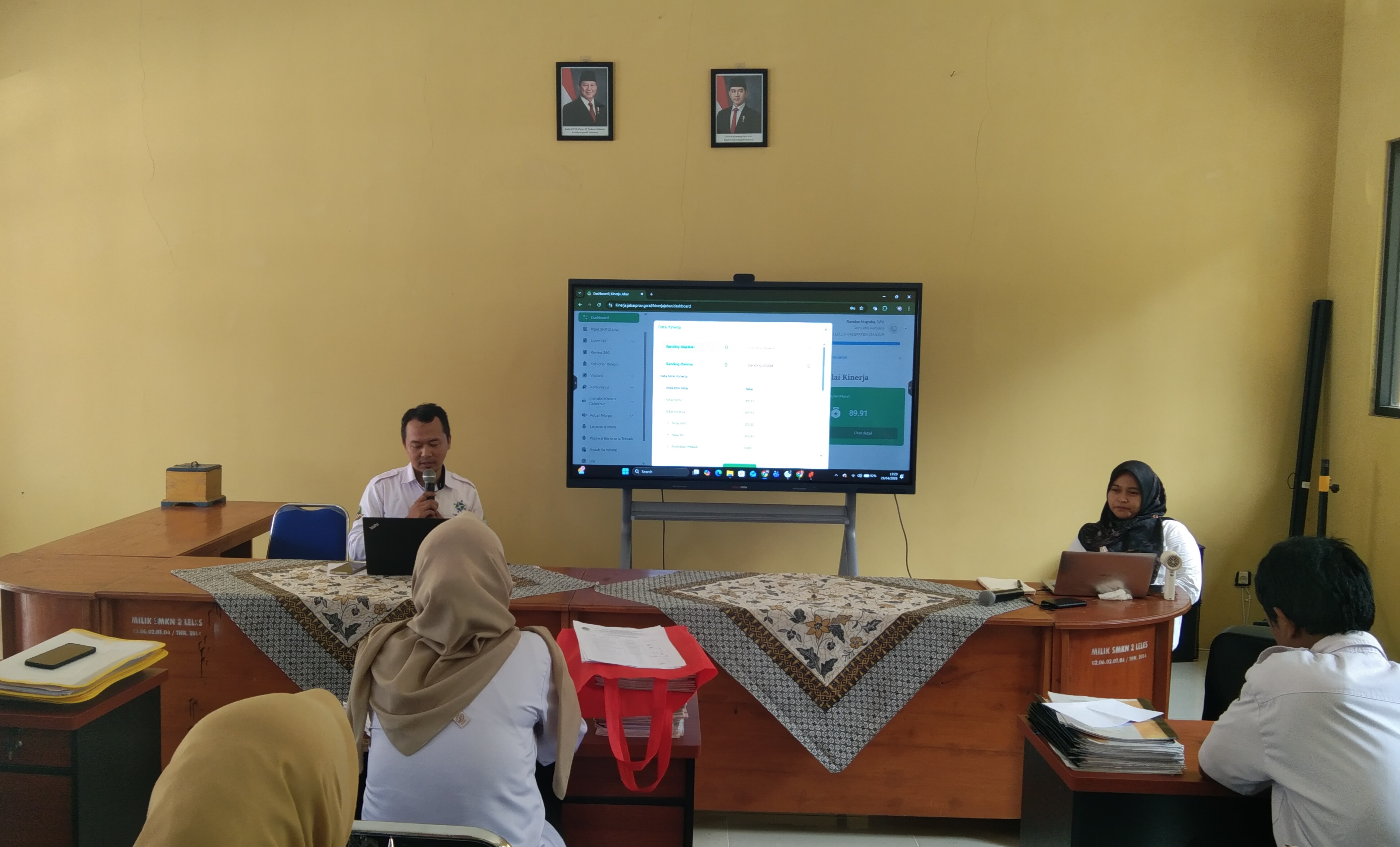 SMKN 2 Leles Gelar Rapat Evaluasi Kelulusan Kelas XII dan Sosialisasi Disiplin Pegawai