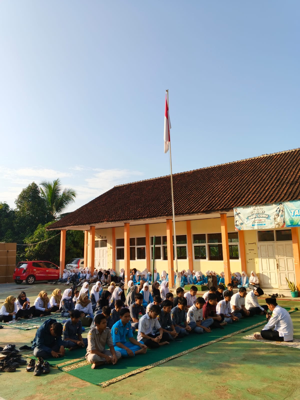 Perkuat Karakter Siswa, SMKN 2 Leles Gelar Dhuha Bersama dan Tausiyah Keutamaan Bulan Zulkaidah
