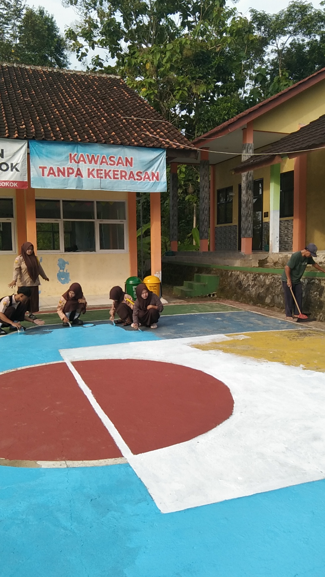 Turnamen di Depan Mata, Pengecatan Lapangan SMKN 2 Leles Dikebut