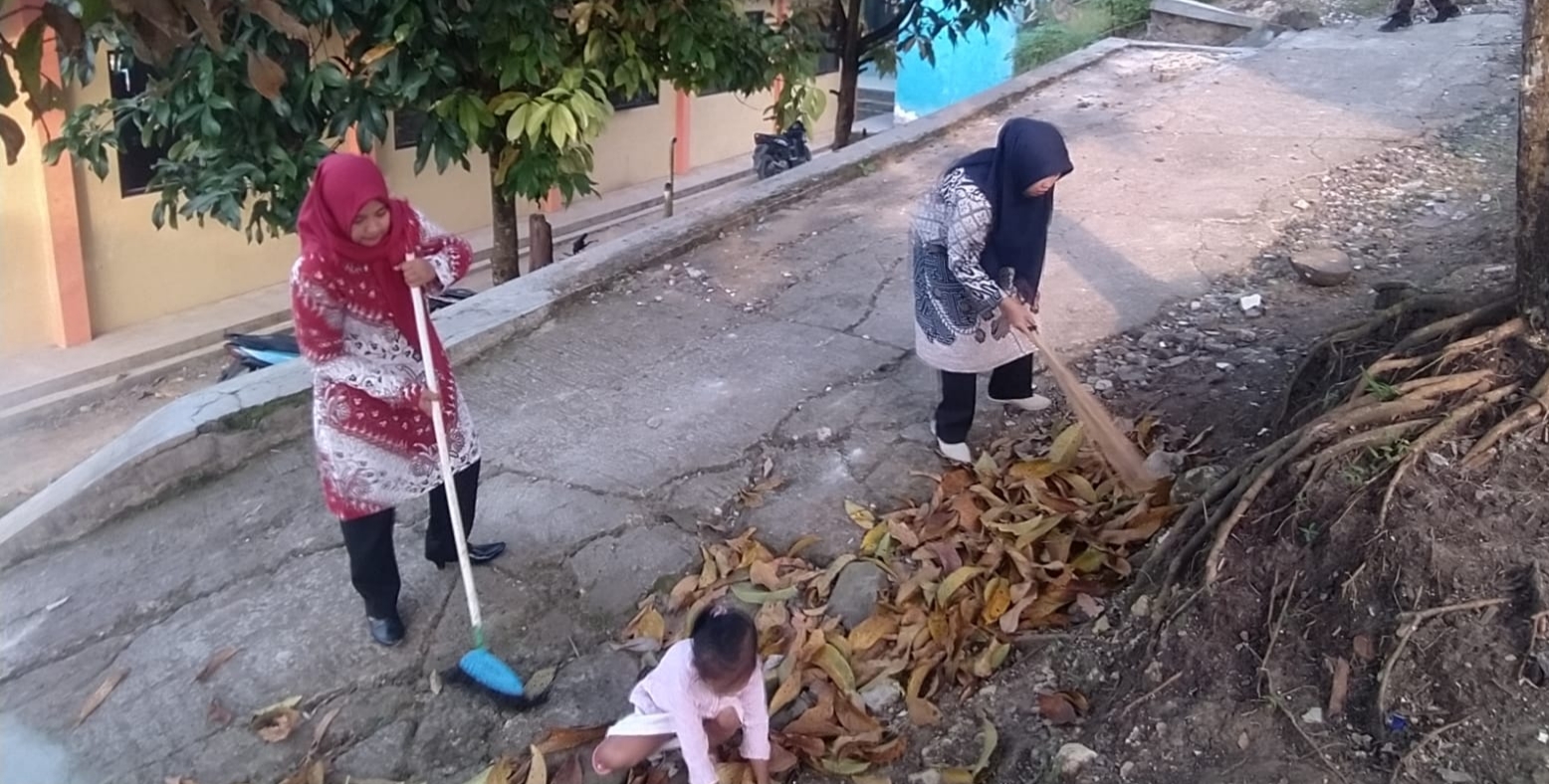 JATI: Tradisi Rawat Lingkungan dan Fasilitas di SMKN 2 Leles Cianjur