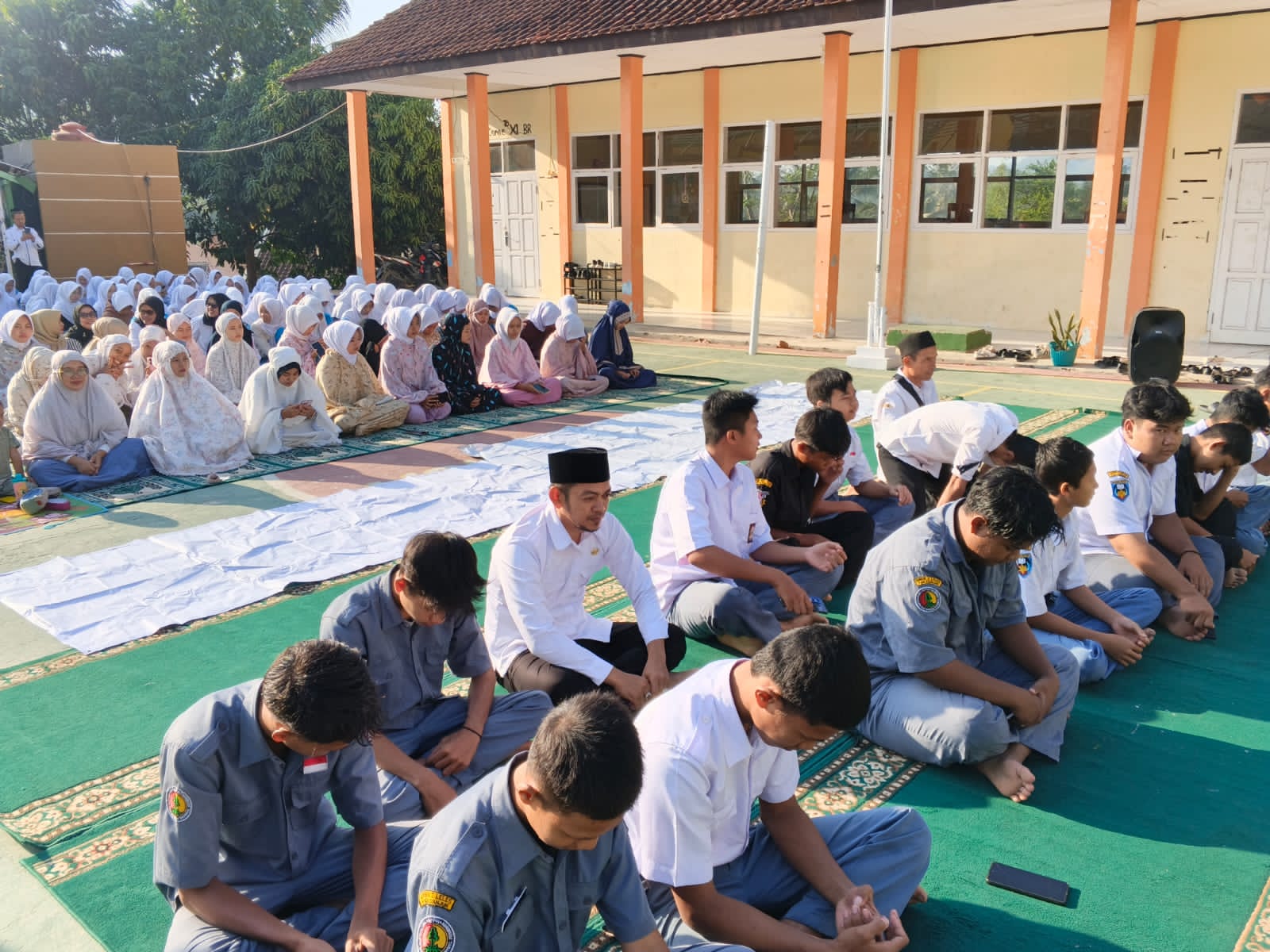 SMKN 2 Leles Cianjur Gelar Shalat Dhuha Bersama Kyai Hadudin, Tanamkan Karakter dan Disiplin Siswa 