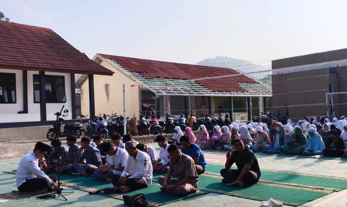 Memetik Berkah Rabu Pagi: SMKN 2 Leles Cianjur Gelar Dhuha Bersama dan Kupas Makna Syukur Rida Orang Tua